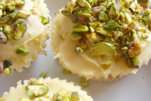 Vanilla cupcakes with rhubarb compote filling, vanilla icing and pistachio topping © Ciara Norton
